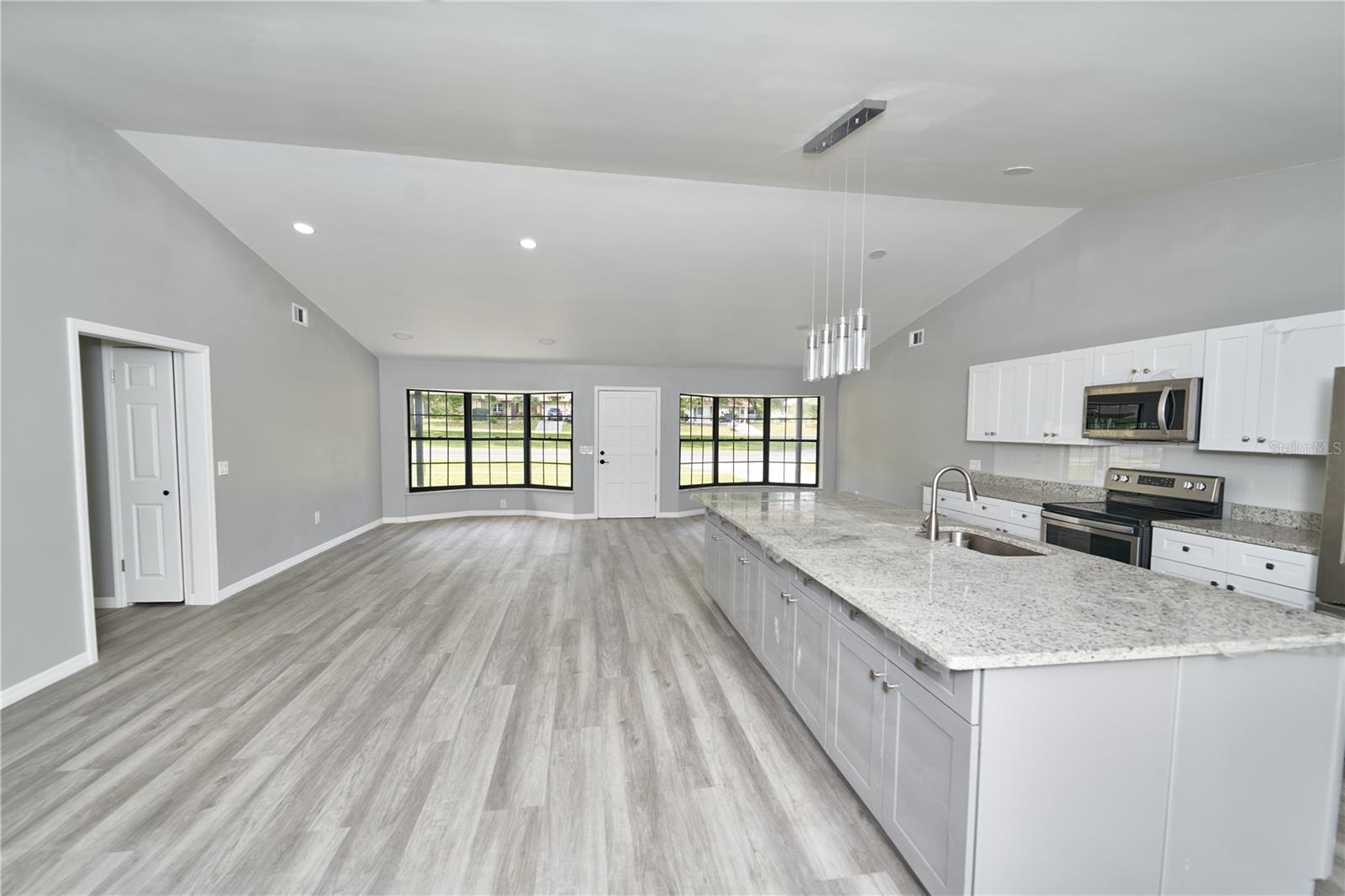211 MARION OAKS LN, OCALA, FL, 34473
