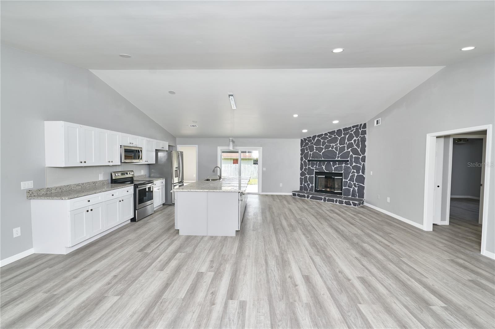211 MARION OAKS LN, OCALA, FL, 34473