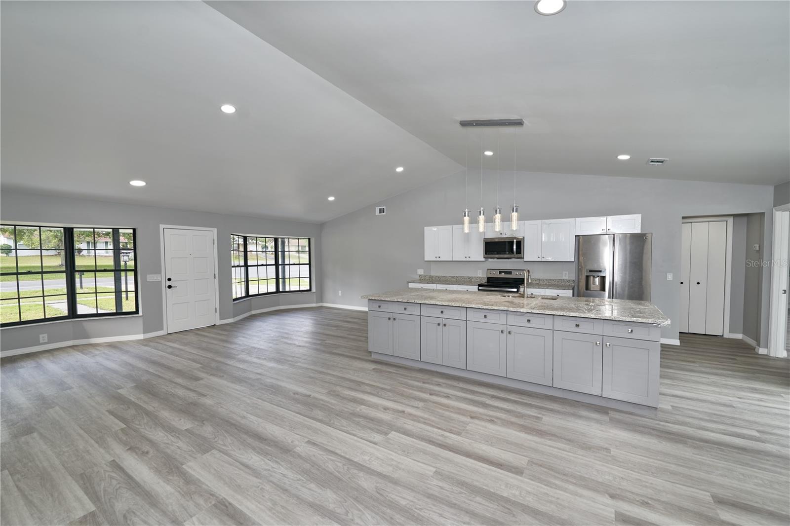 211 MARION OAKS LN, OCALA, FL, 34473