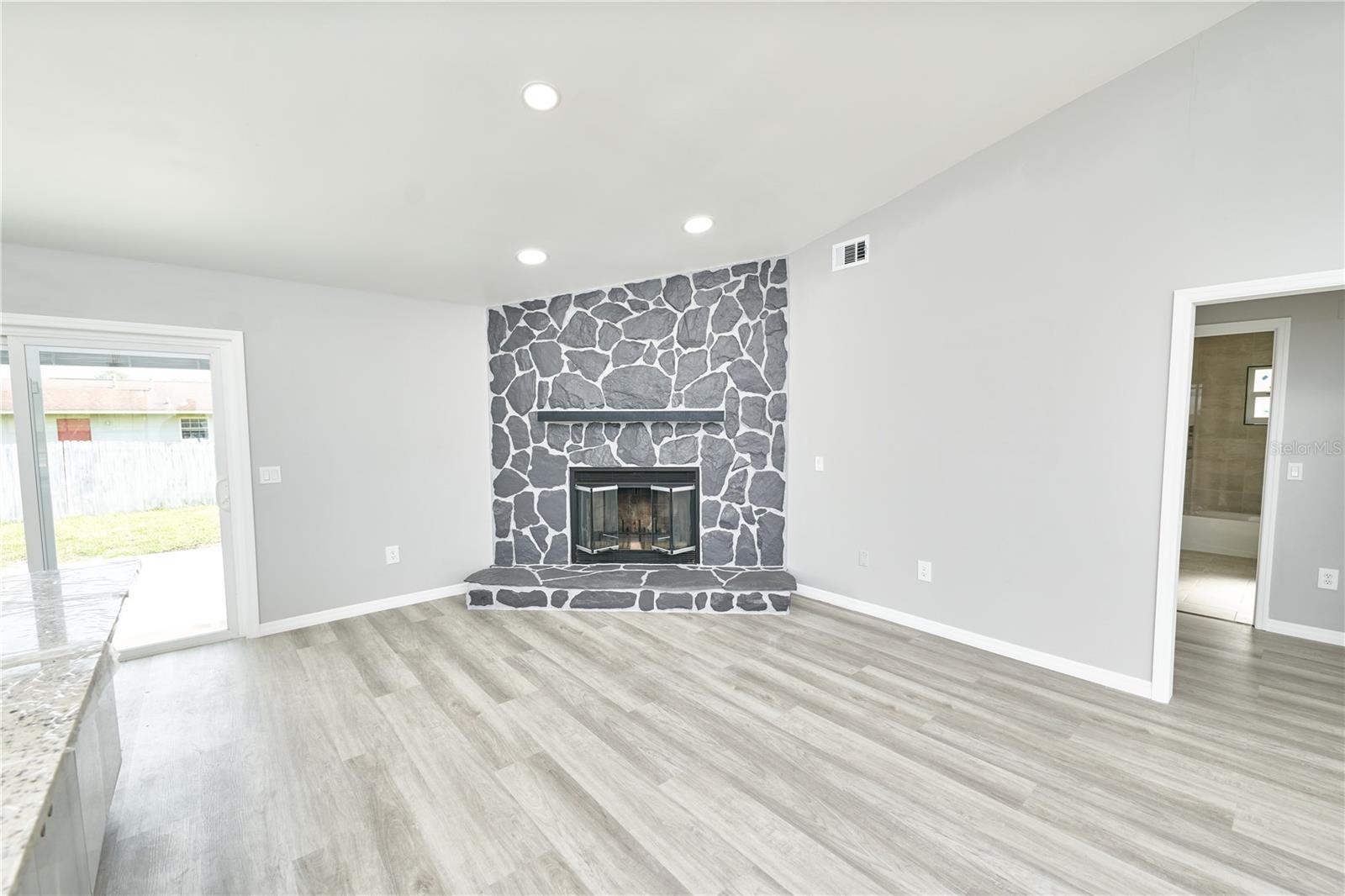 211 MARION OAKS LN, OCALA, FL, 34473