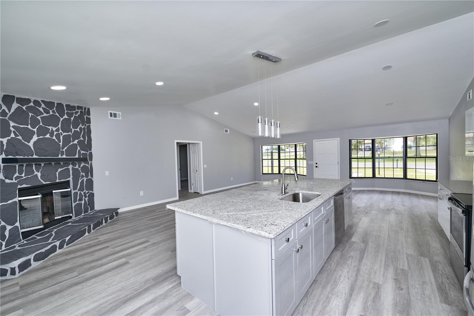 211 MARION OAKS LN, OCALA, FL, 34473
