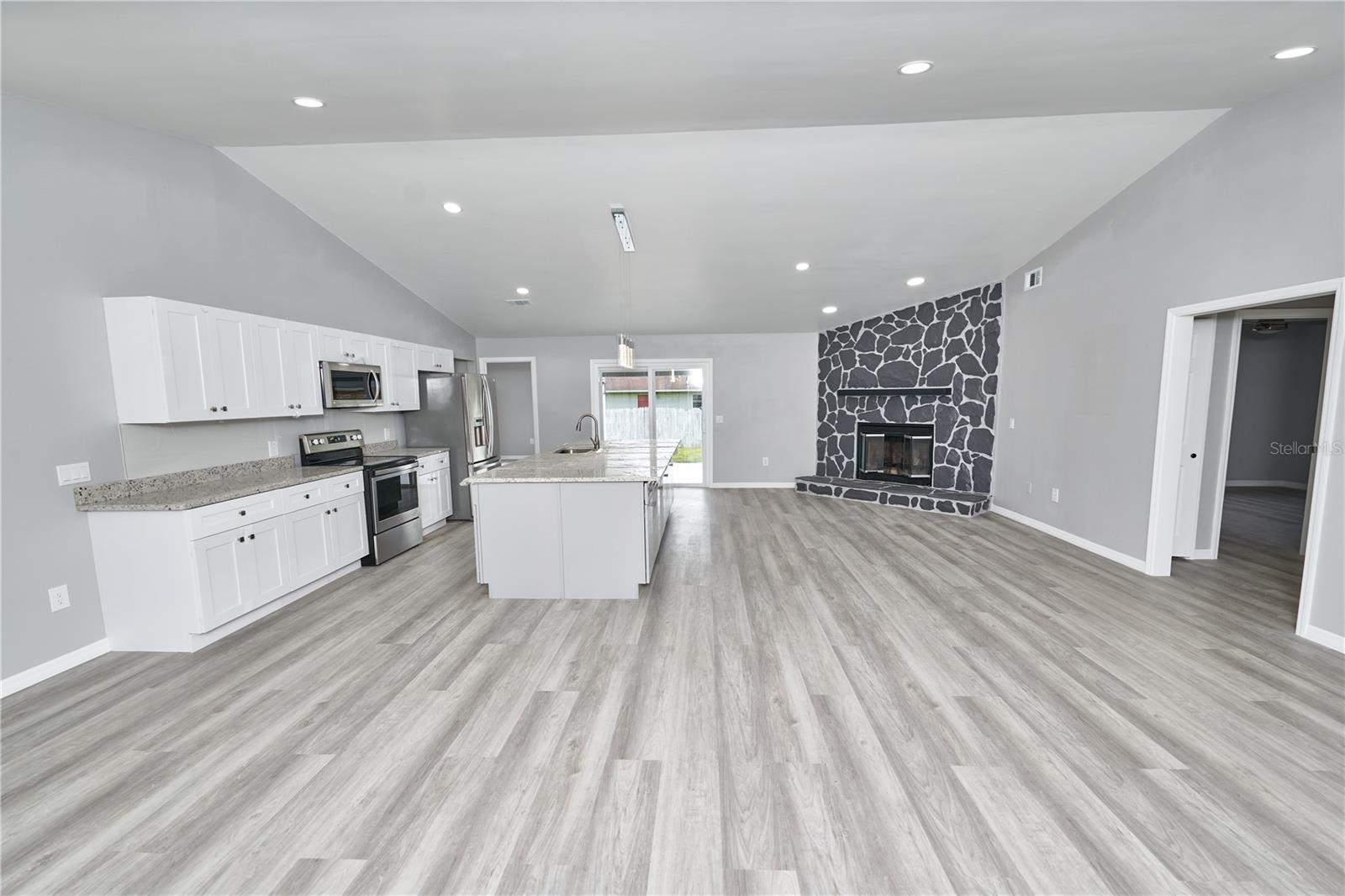 211 MARION OAKS LN, OCALA, FL, 34473