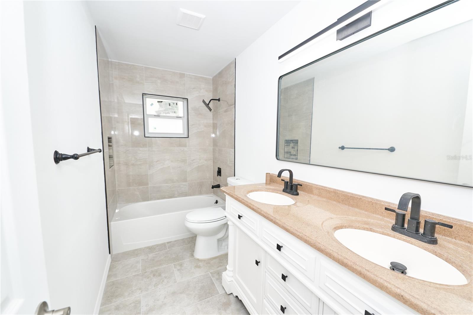 211 MARION OAKS LN, OCALA, FL, 34473