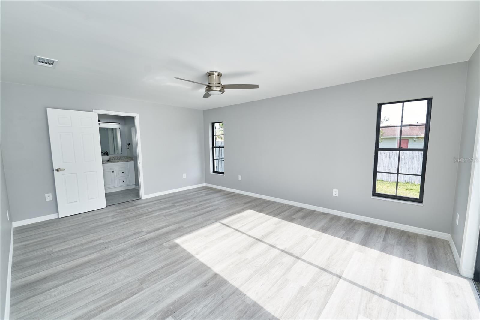 211 MARION OAKS LN, OCALA, FL, 34473