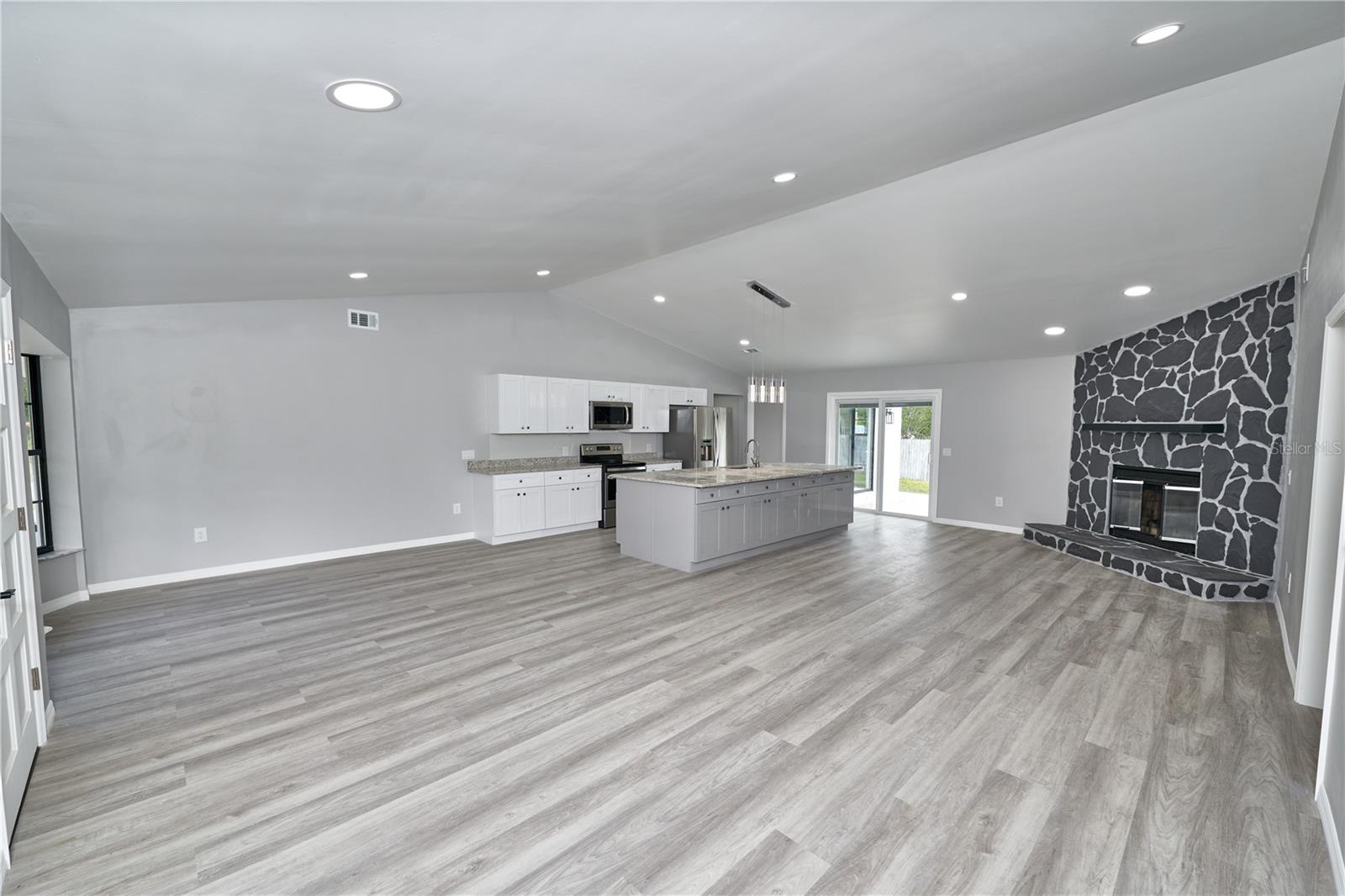 211 MARION OAKS LN, OCALA, FL, 34473