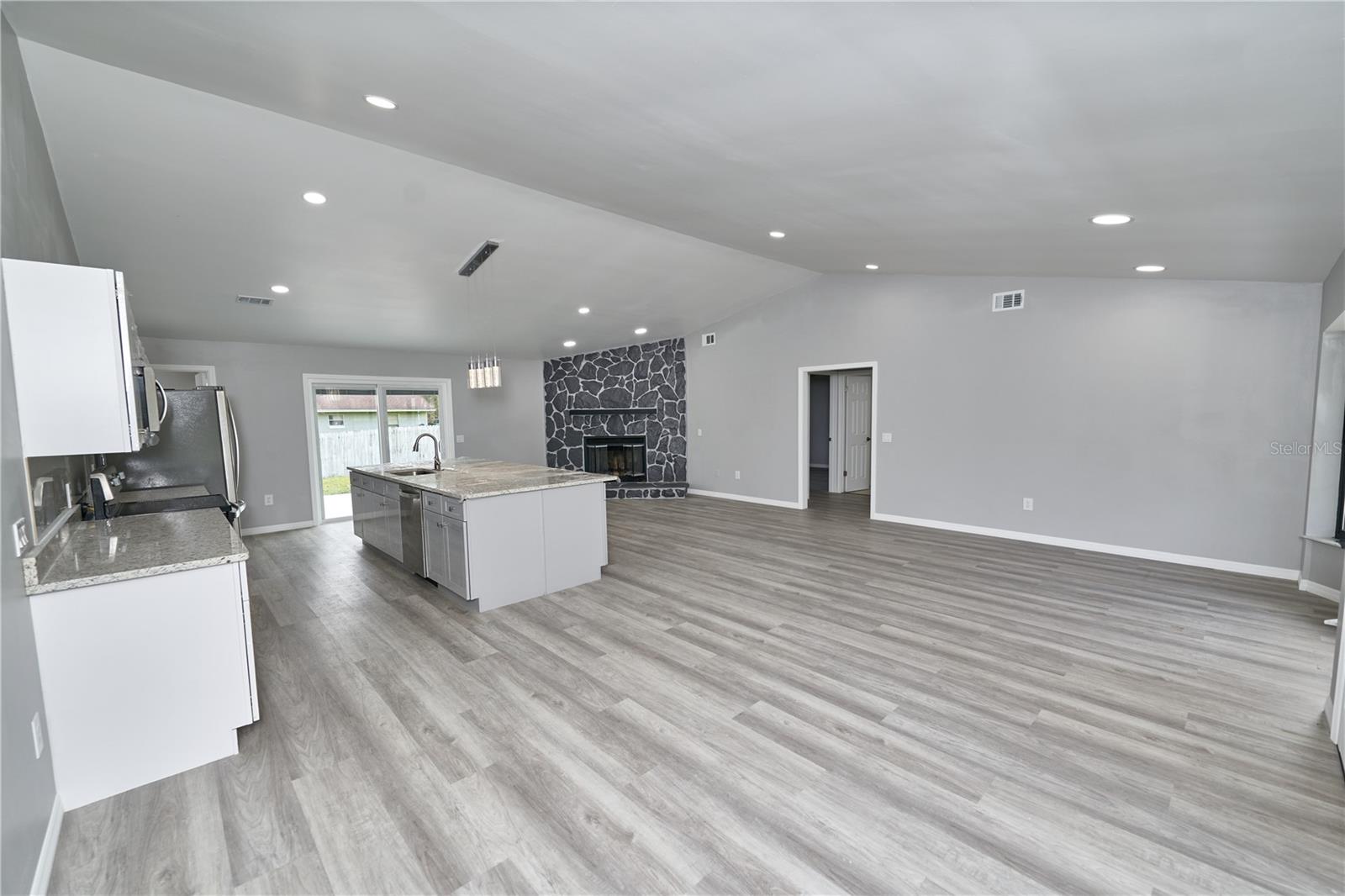211 MARION OAKS LN, OCALA, FL, 34473