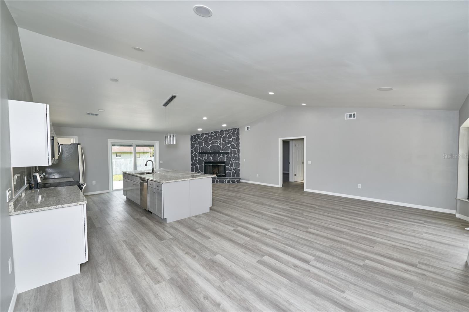 211 MARION OAKS LN, OCALA, FL, 34473