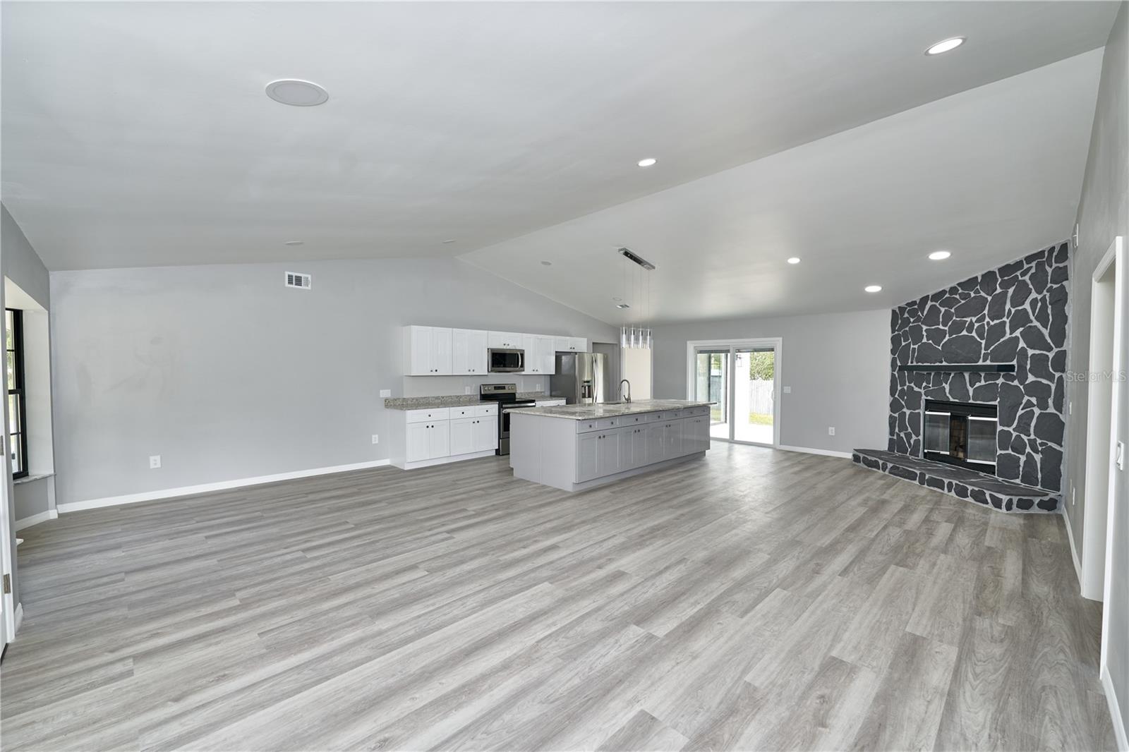 211 MARION OAKS LN, OCALA, FL, 34473