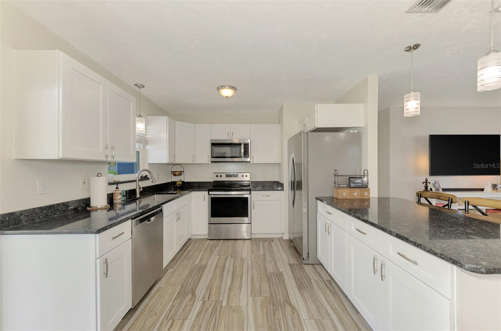 5807 28TH AVENUE DR E, BRADENTON, FL, 34208
