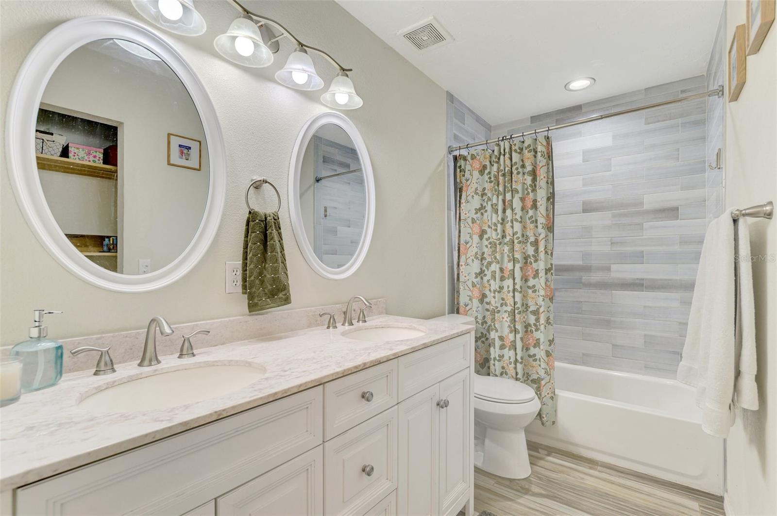 5807 28TH AVENUE DR E, BRADENTON, FL, 34208