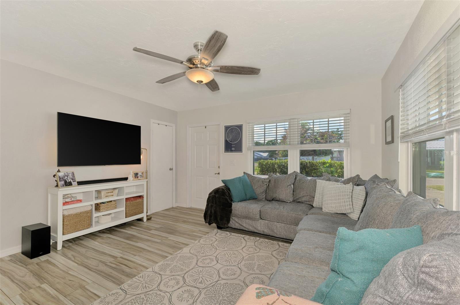 5807 28TH AVENUE DR E, BRADENTON, FL, 34208
