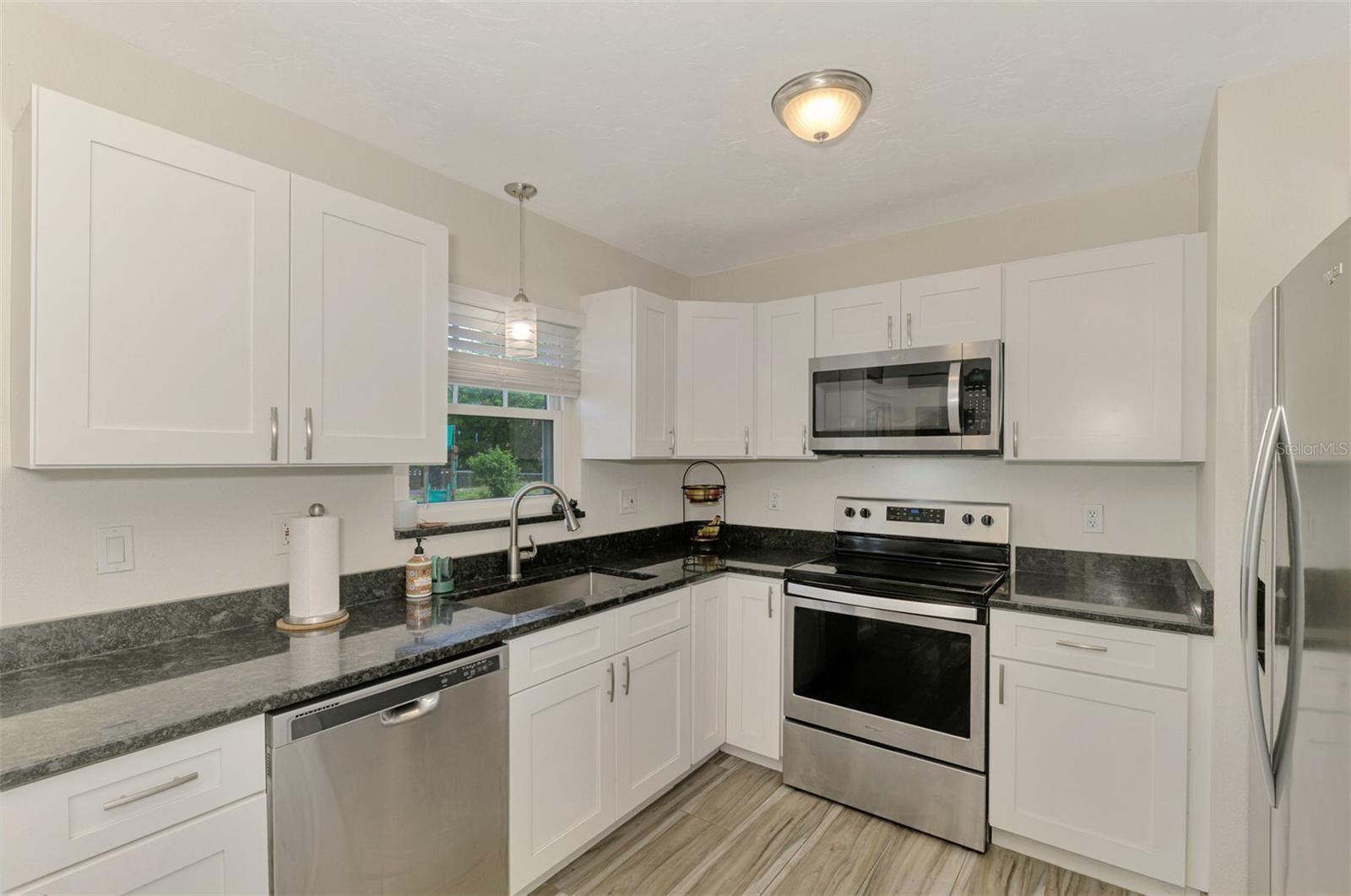 5807 28TH AVENUE DR E, BRADENTON, FL, 34208
