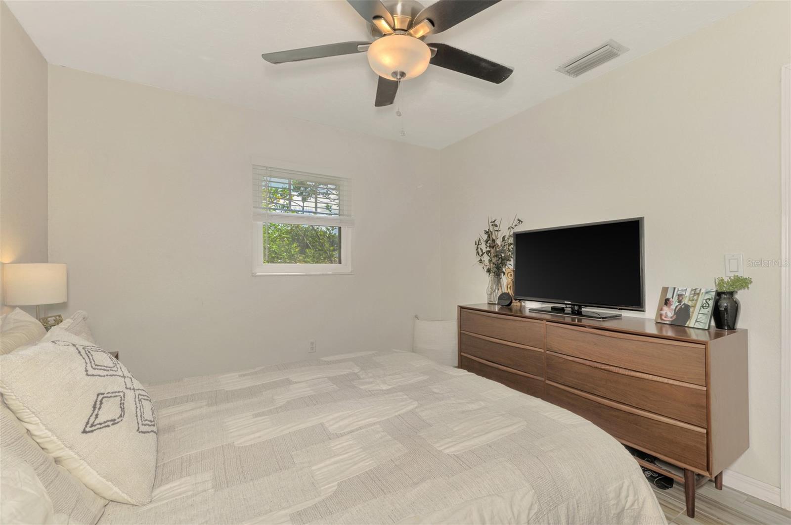 5807 28TH AVENUE DR E, BRADENTON, FL, 34208