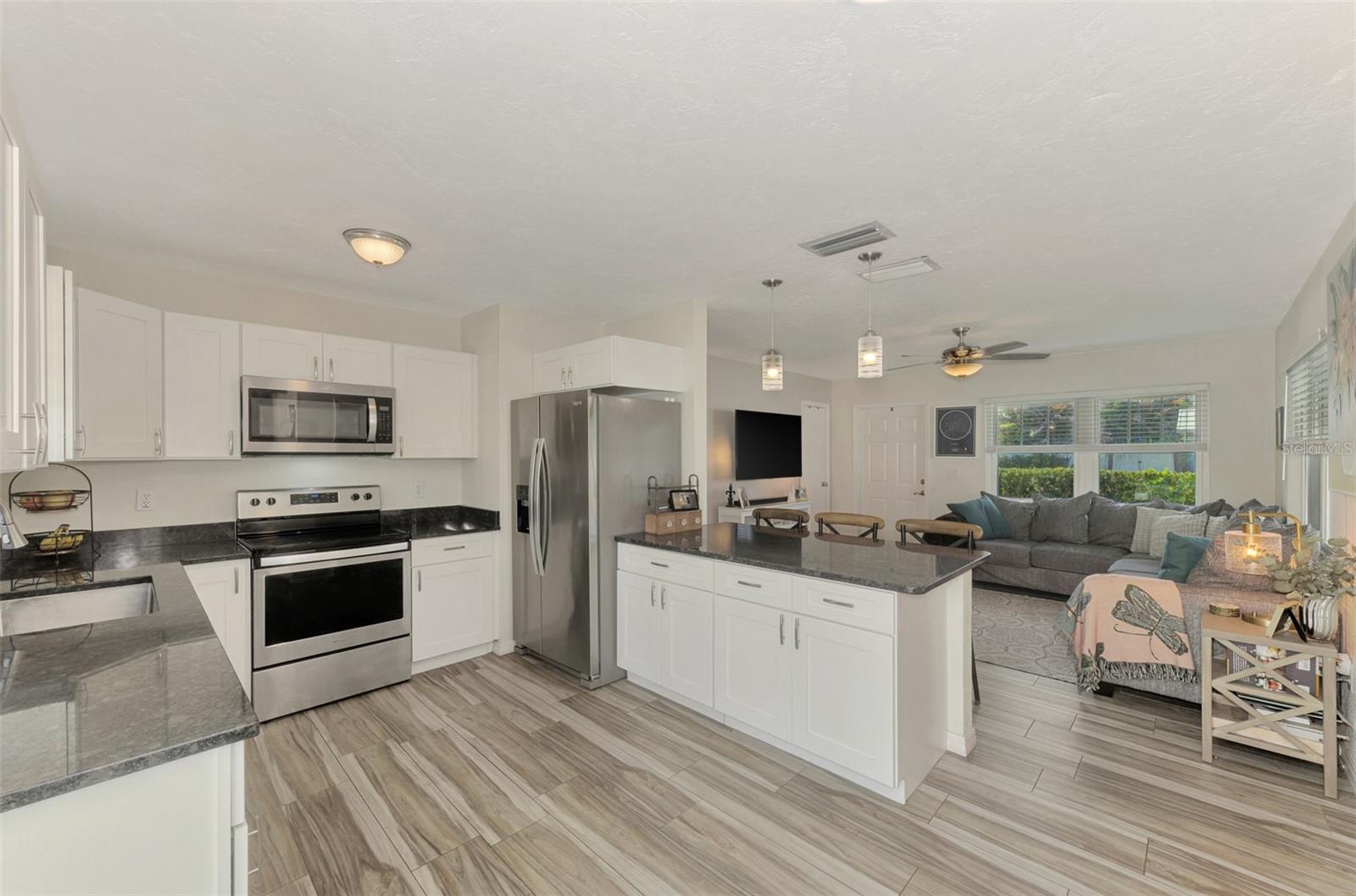 5807 28TH AVENUE DR E, BRADENTON, FL, 34208