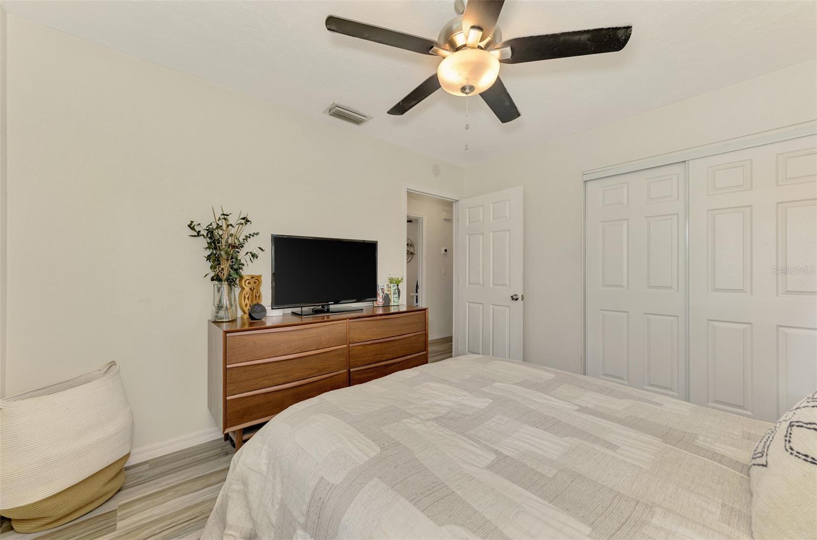 5807 28TH AVENUE DR E, BRADENTON, FL, 34208