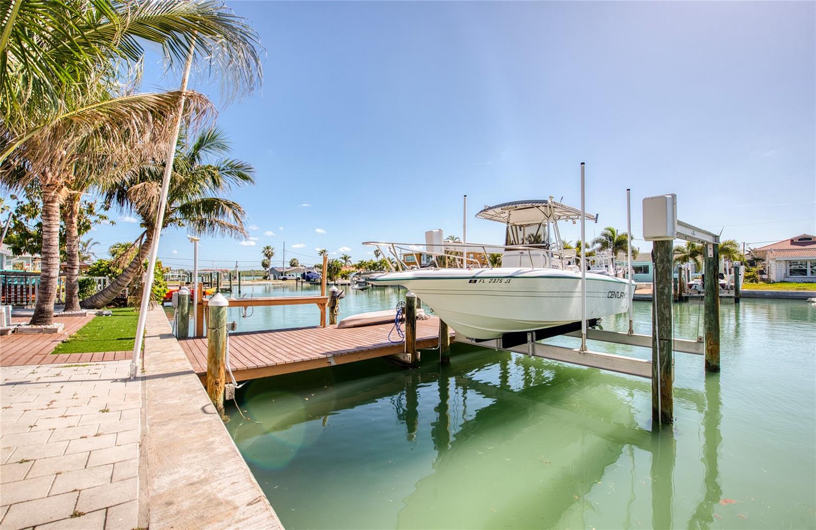 551 CRYSTAL DR, MADEIRA BEACH, FL, 33708