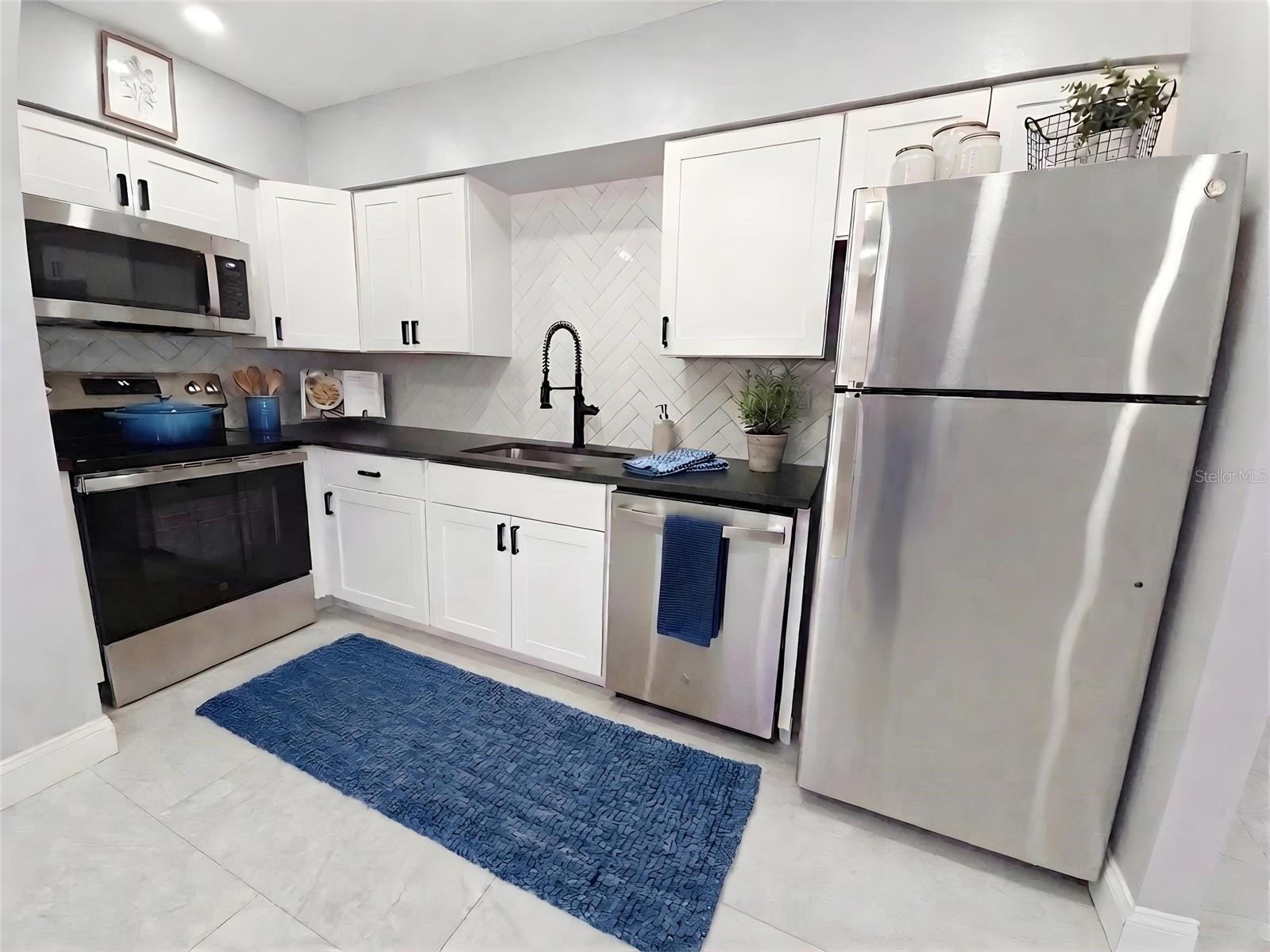 2941B SHORE DR, SAFETY HARBOR, FL, 34695