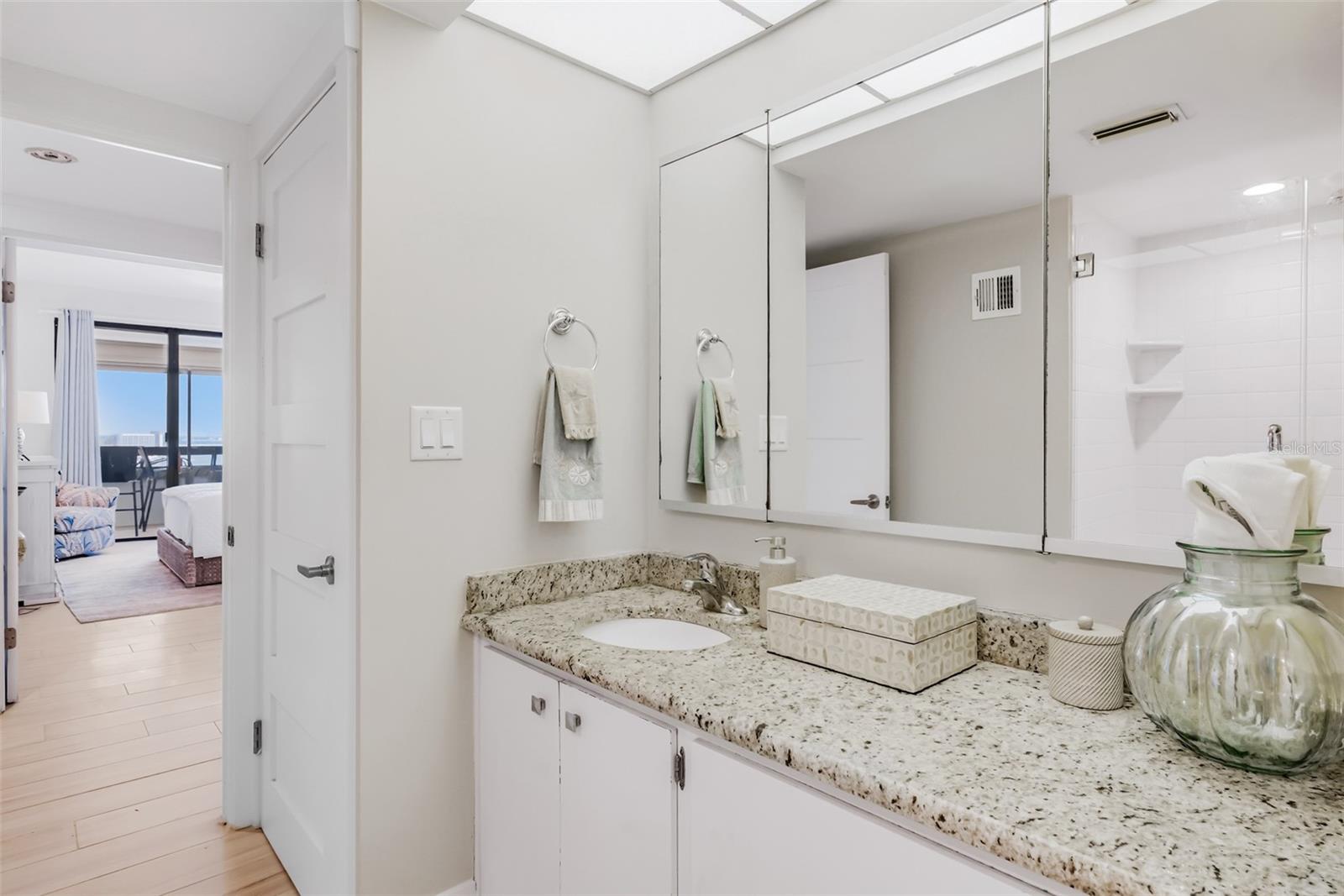 1460 GULF BLVD #1205, CLEARWATER BEACH, FL, 33767
