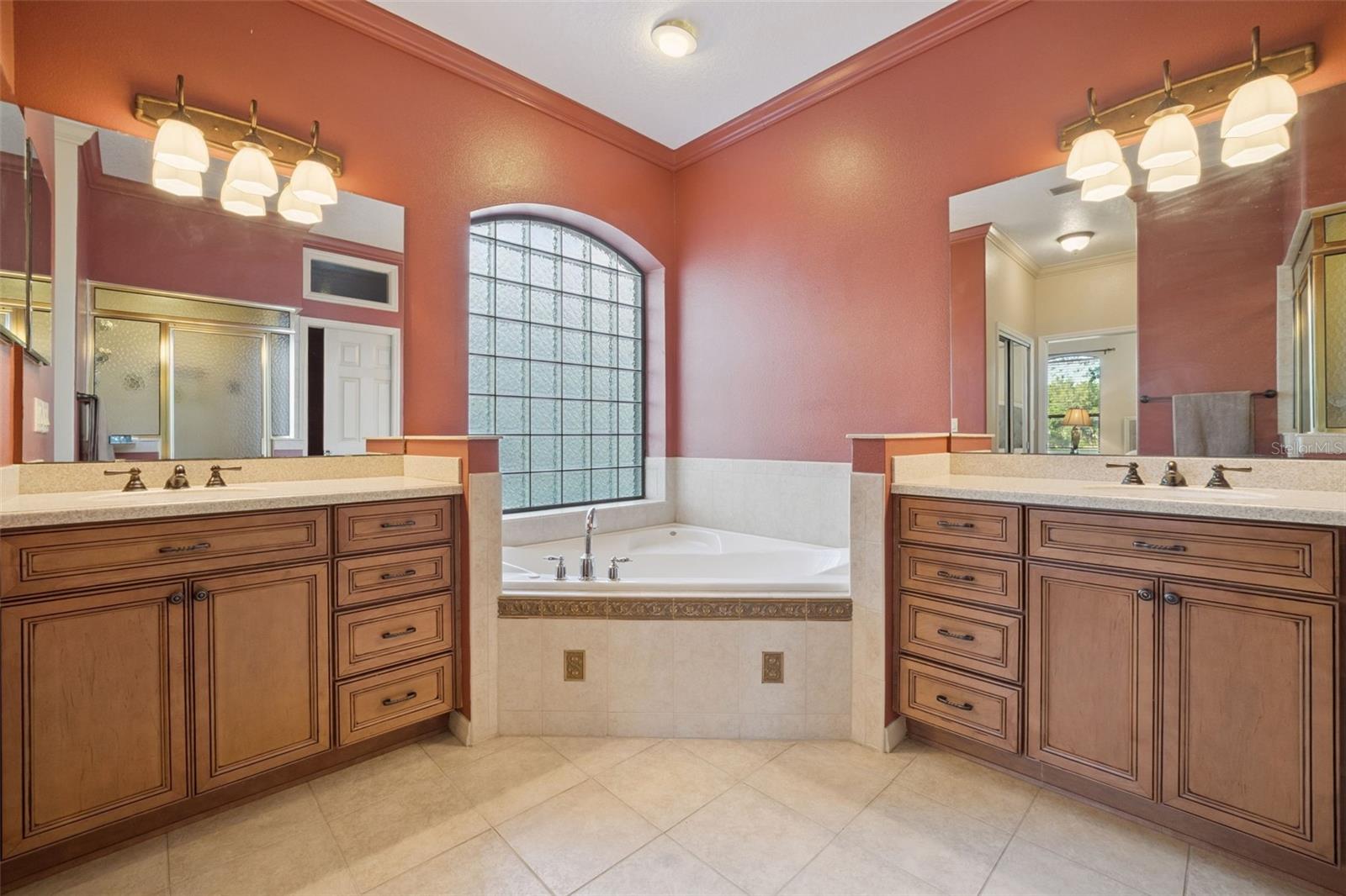 3292 SEVEN SEAS DR, TAVARES, FL, 32778
