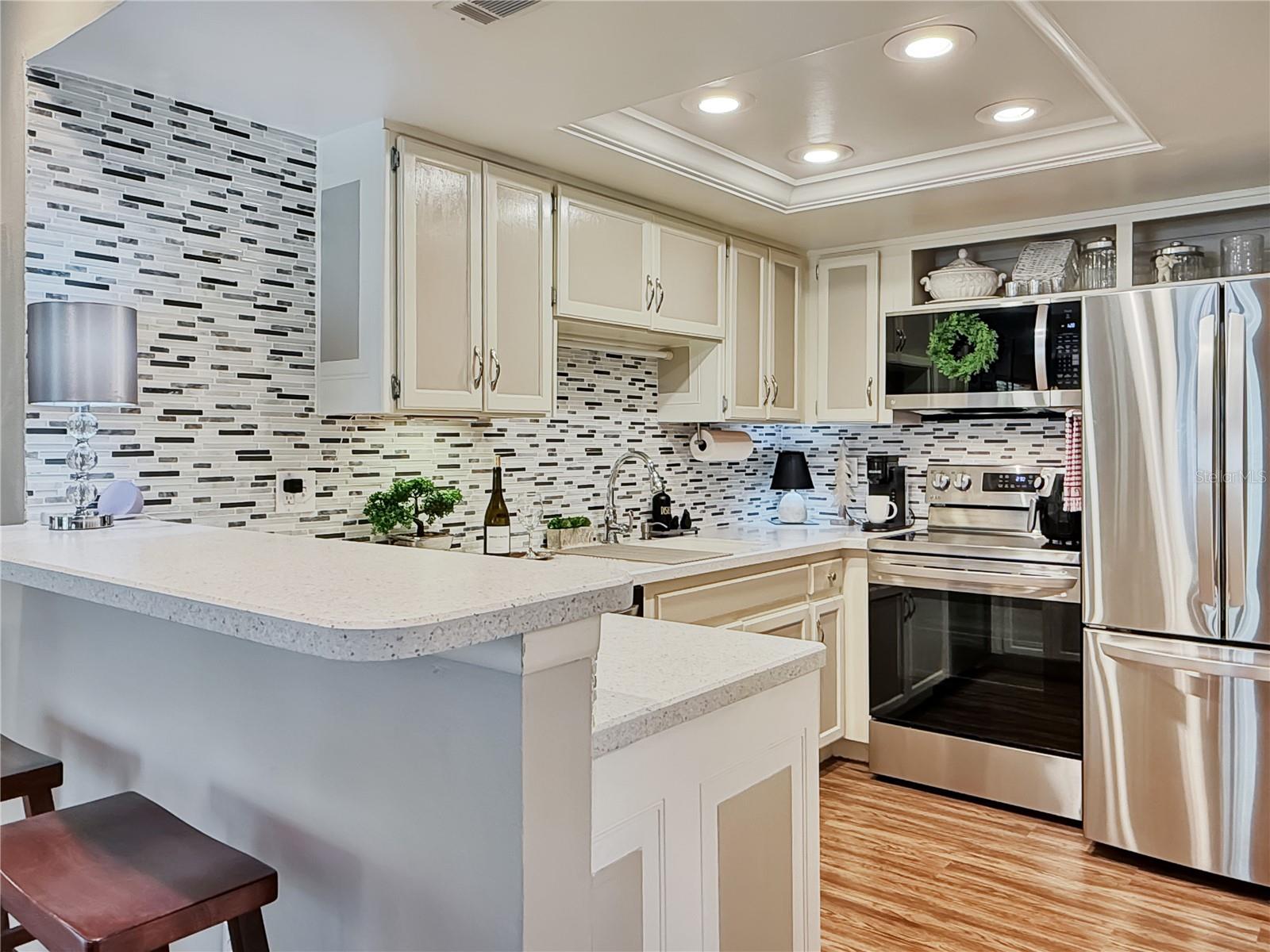 1001 LENNOX RD W, PALM HARBOR, FL, 34683