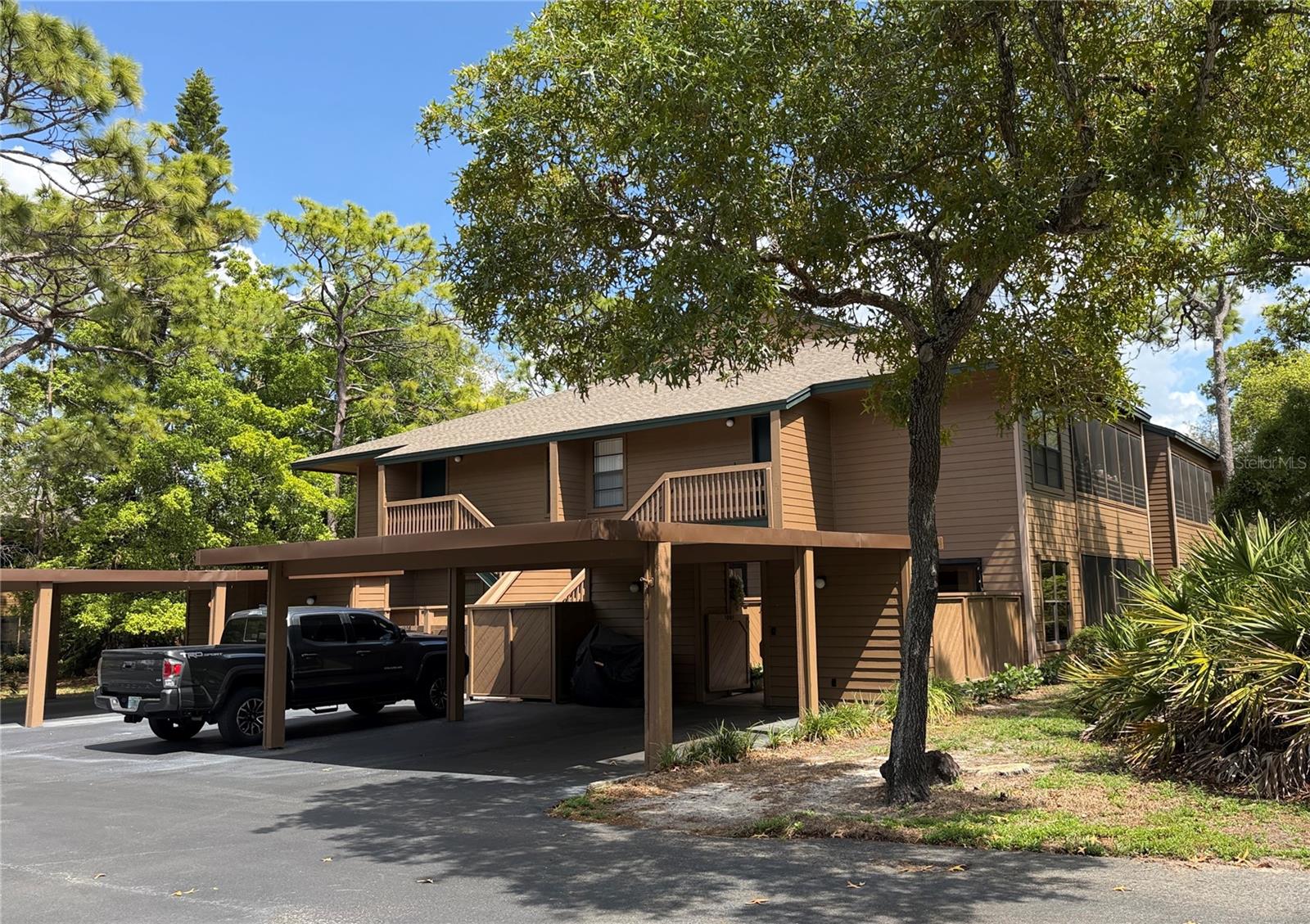 1001 LENNOX RD W, PALM HARBOR, FL, 34683