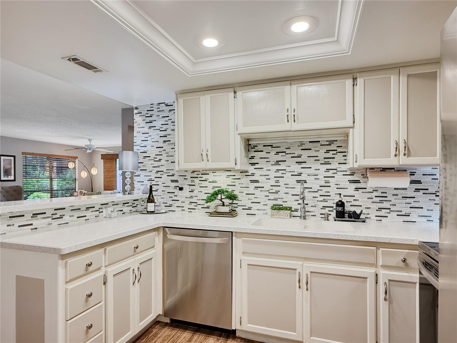 1001 LENNOX RD W, PALM HARBOR, FL, 34683