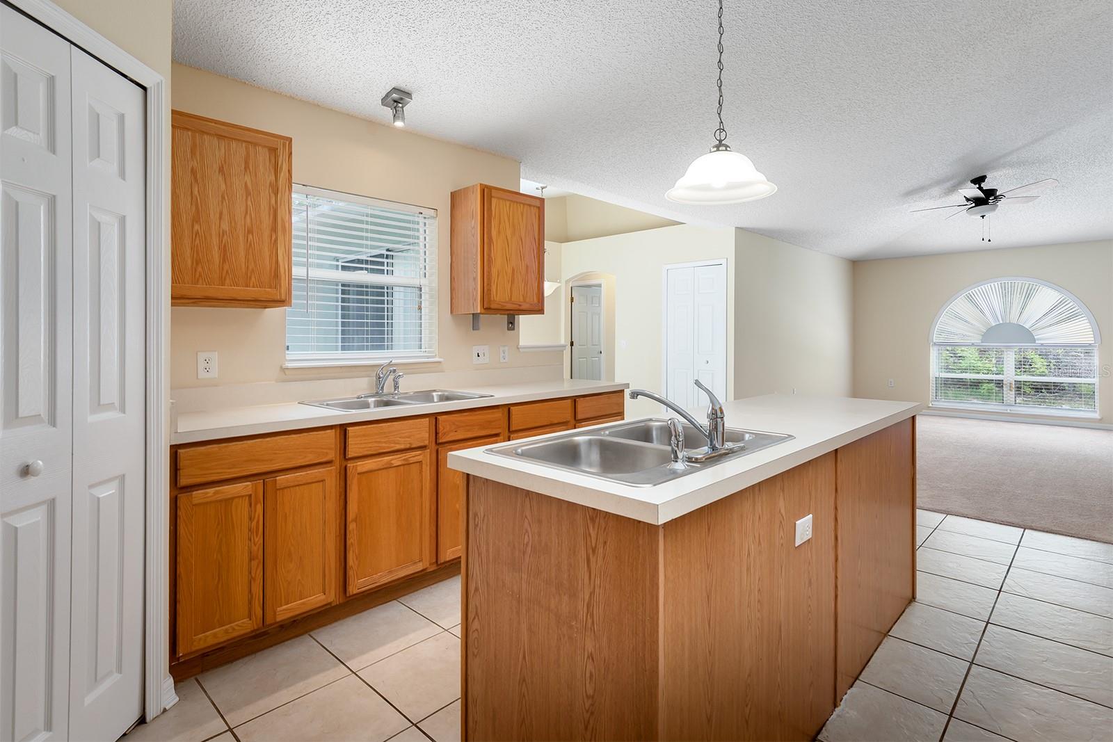647 ELWOOD ST, DELTONA, FL, 32725