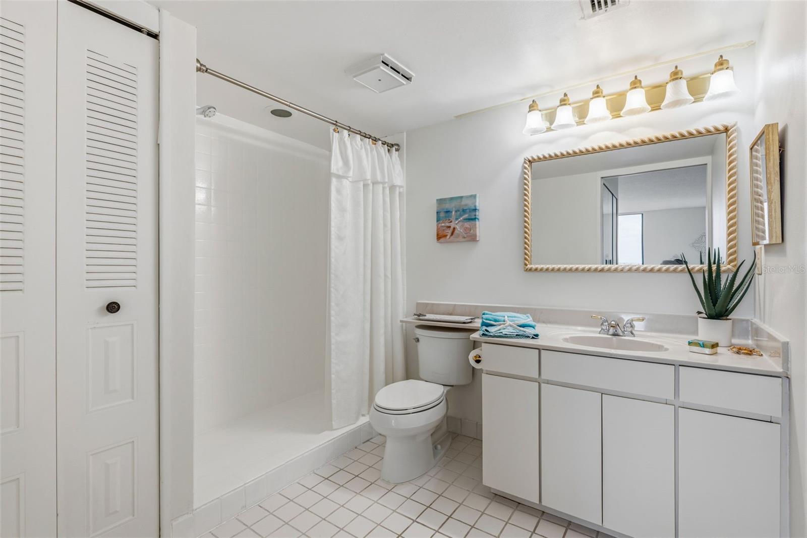 Oversized primary bath