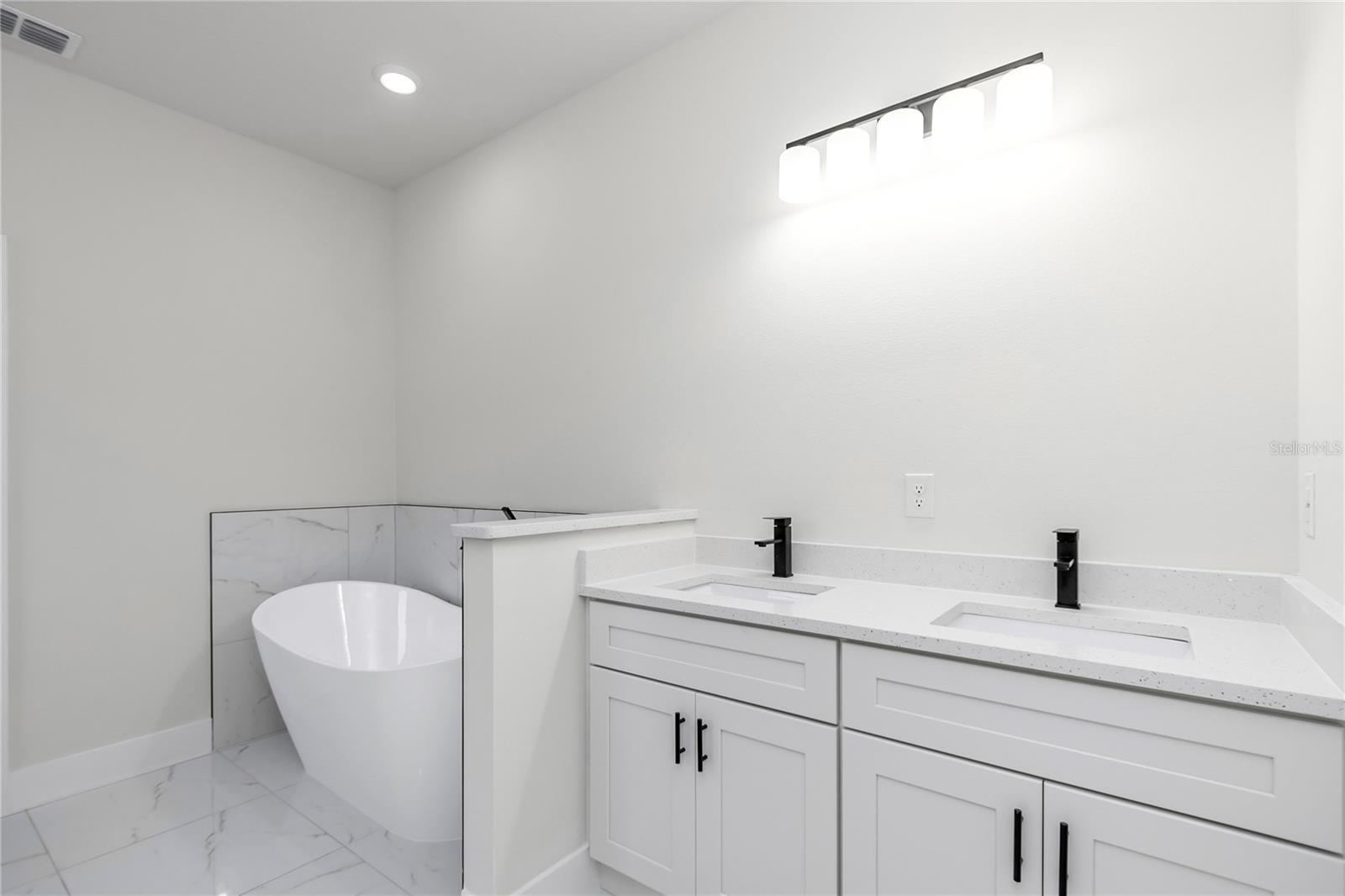 628 MARION OAKS LN, OCALA, FL, 34473