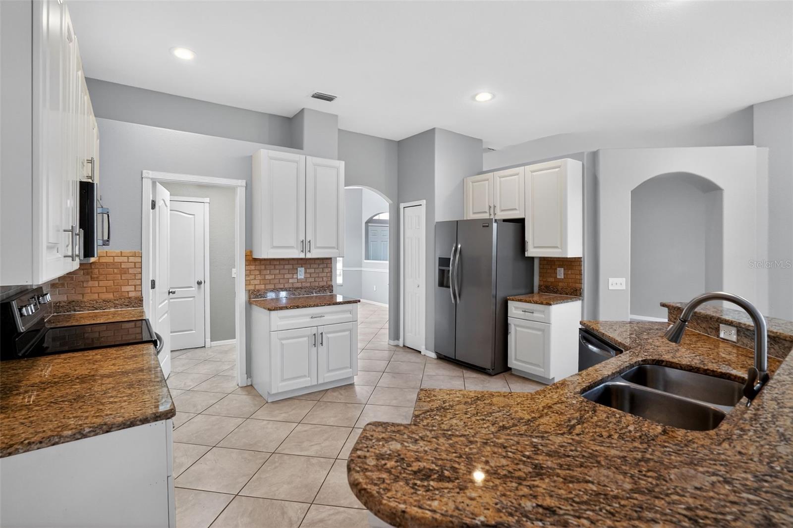 3725 HOLLOW WOOD DR, VALRICO, FL, 33596