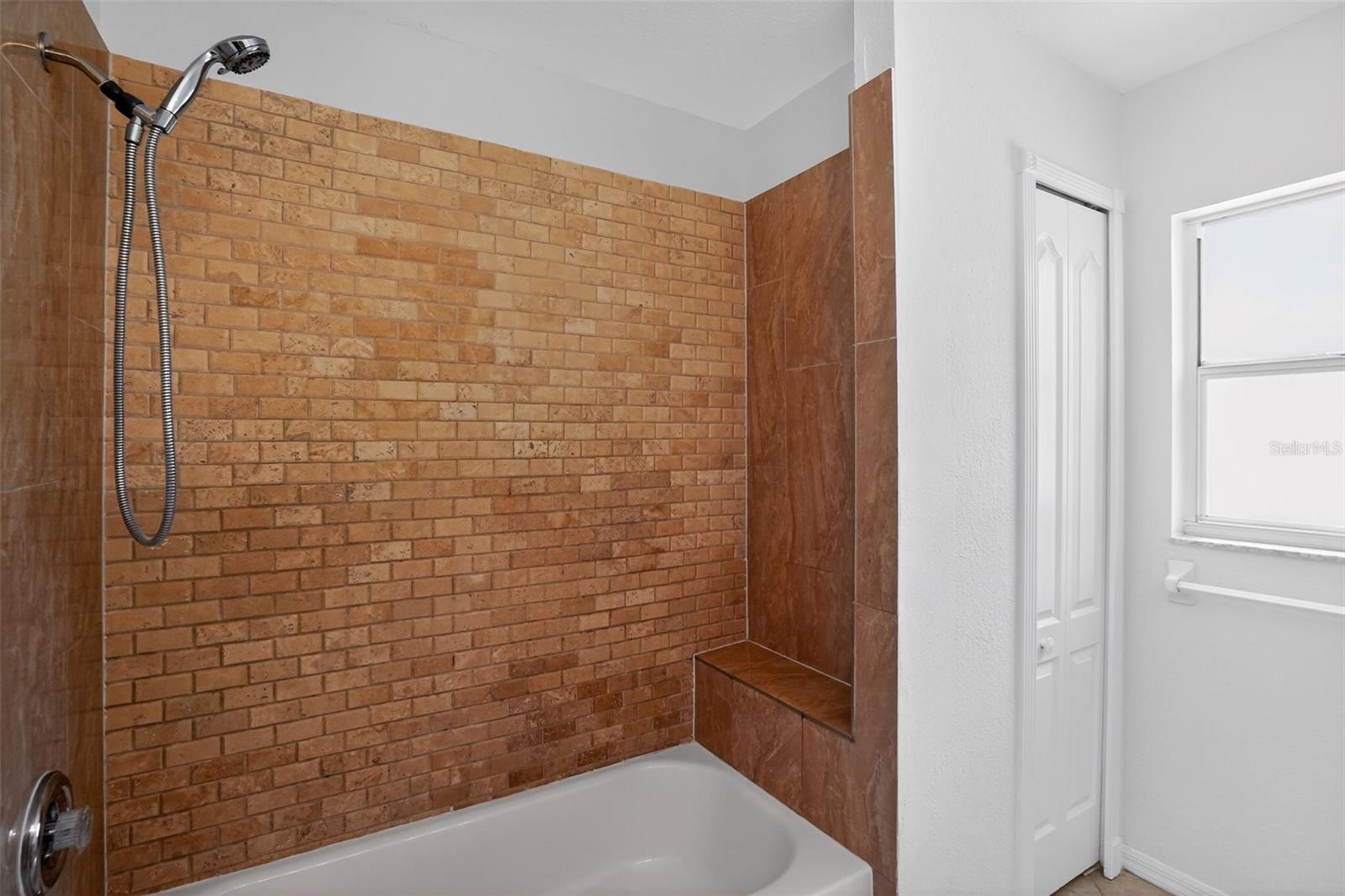 3725 HOLLOW WOOD DR, VALRICO, FL, 33596