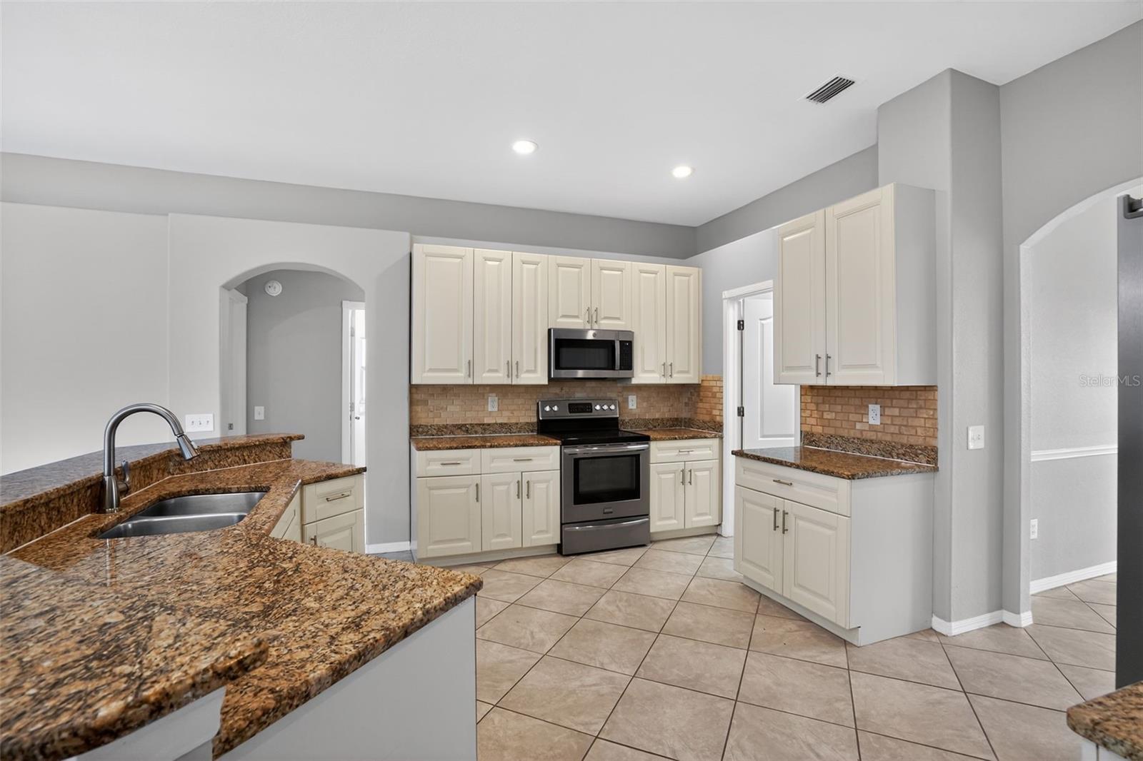 3725 HOLLOW WOOD DR, VALRICO, FL, 33596