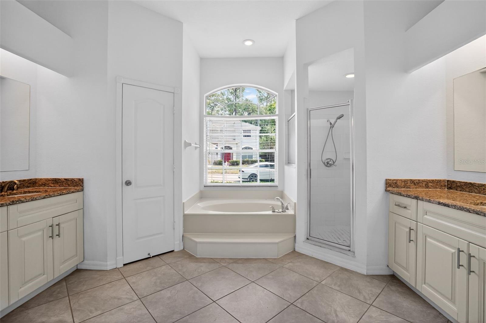 3725 HOLLOW WOOD DR, VALRICO, FL, 33596