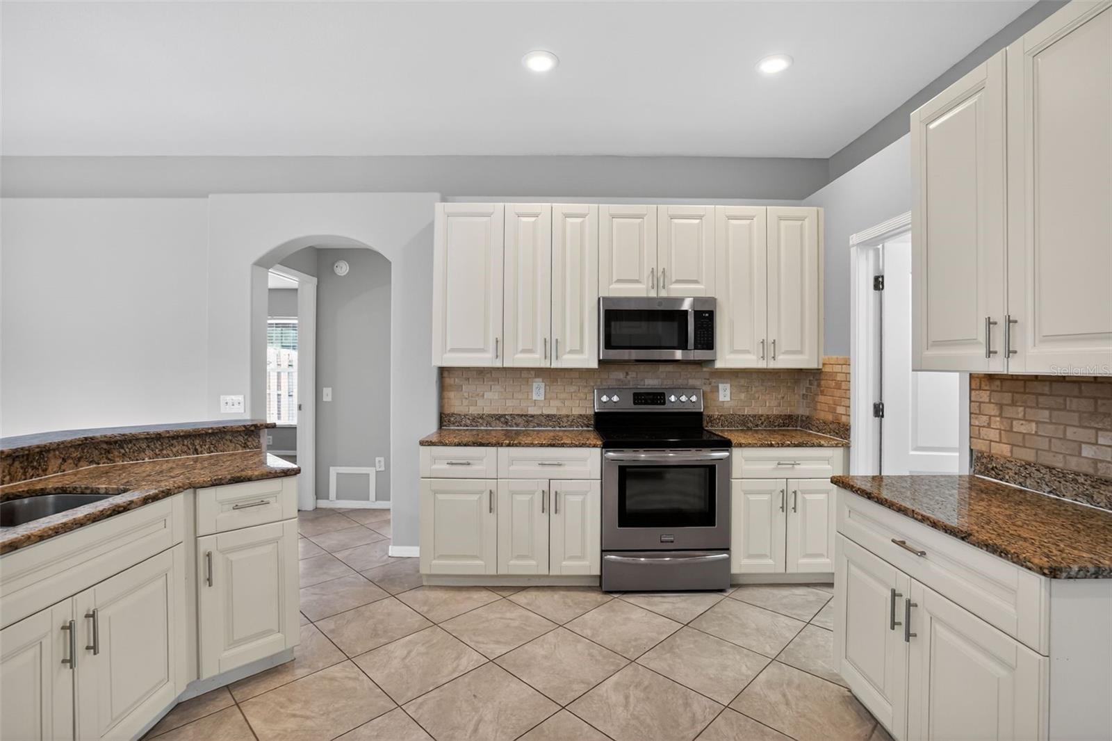 3725 HOLLOW WOOD DR, VALRICO, FL, 33596