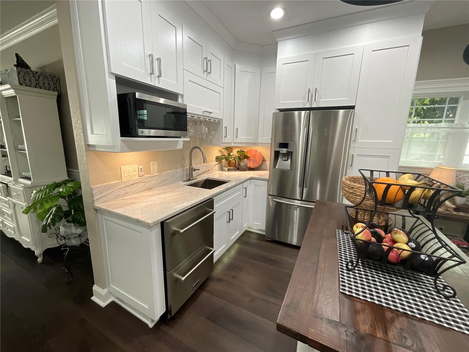 additional counter tops with secondary sink, refrigerated drawers