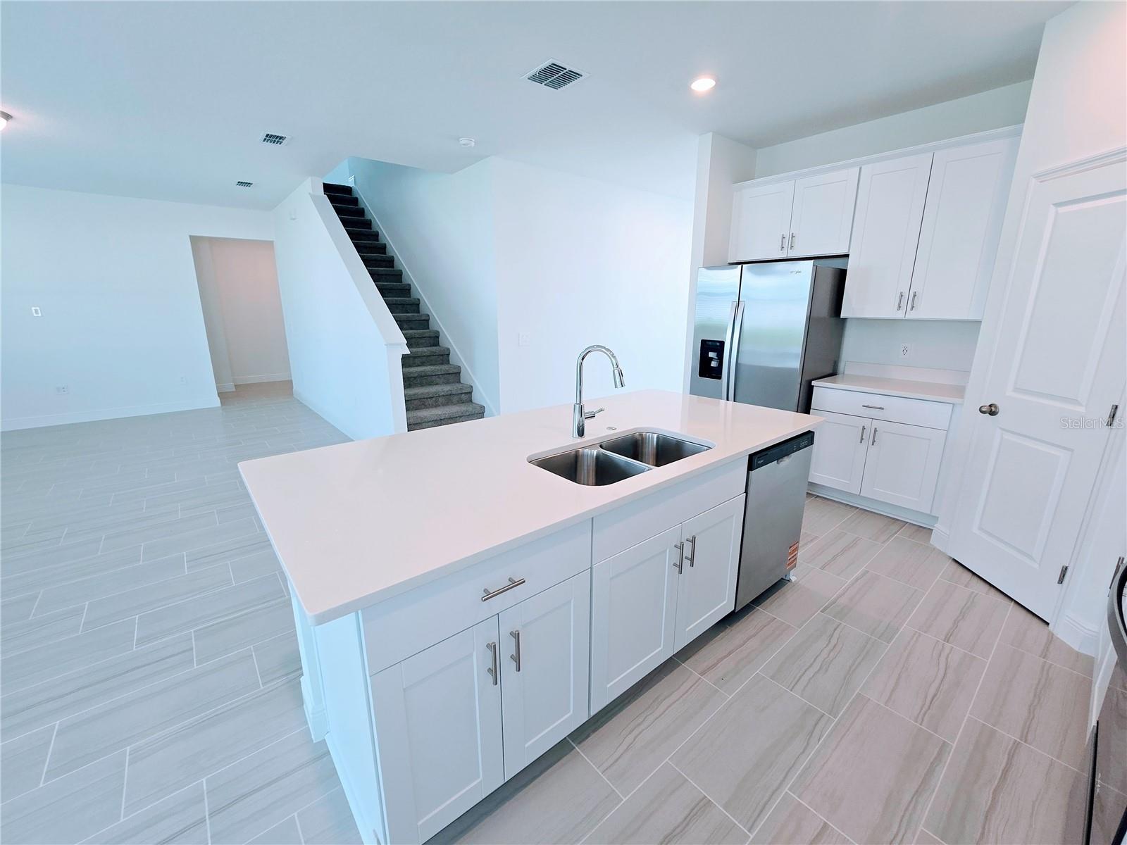 2232 HEN ROAD, MINNEOLA, FL, 34715