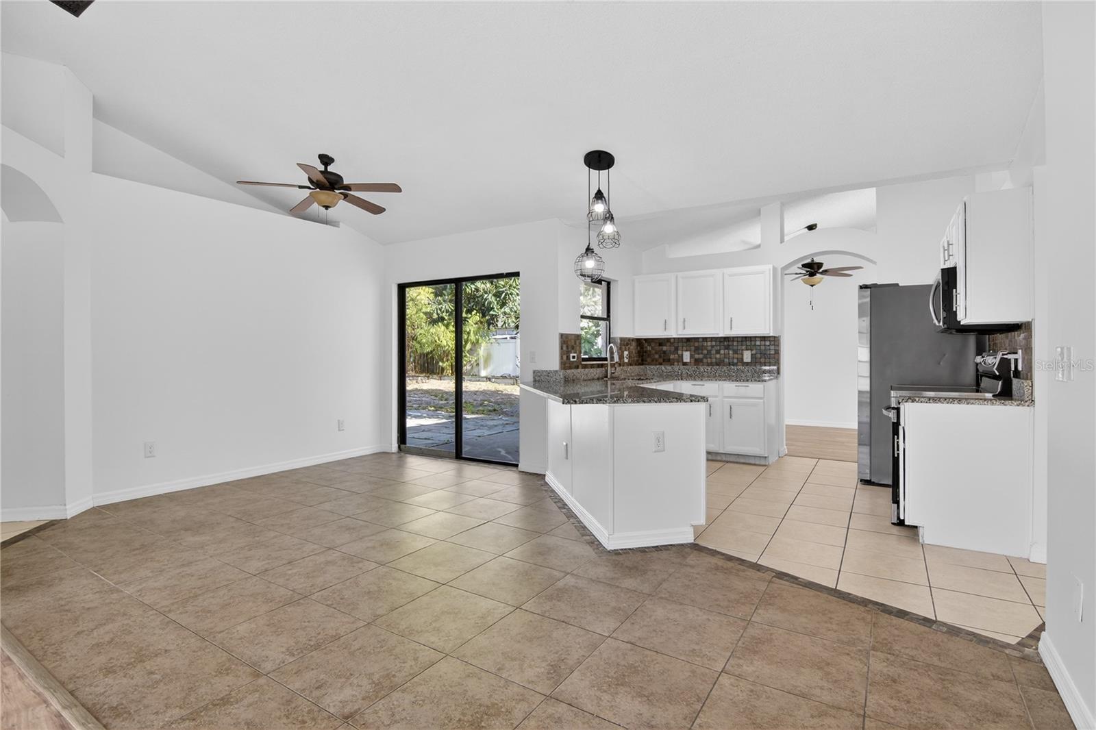 2075 HEDGEROW CIR, OCOEE, FL, 34761
