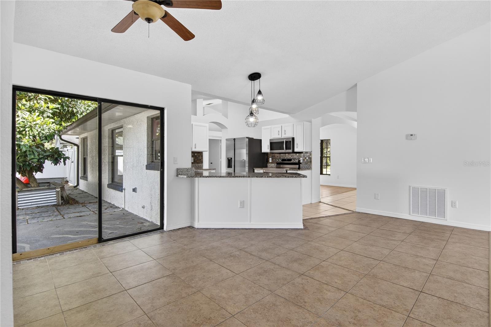 2075 HEDGEROW CIR, OCOEE, FL, 34761