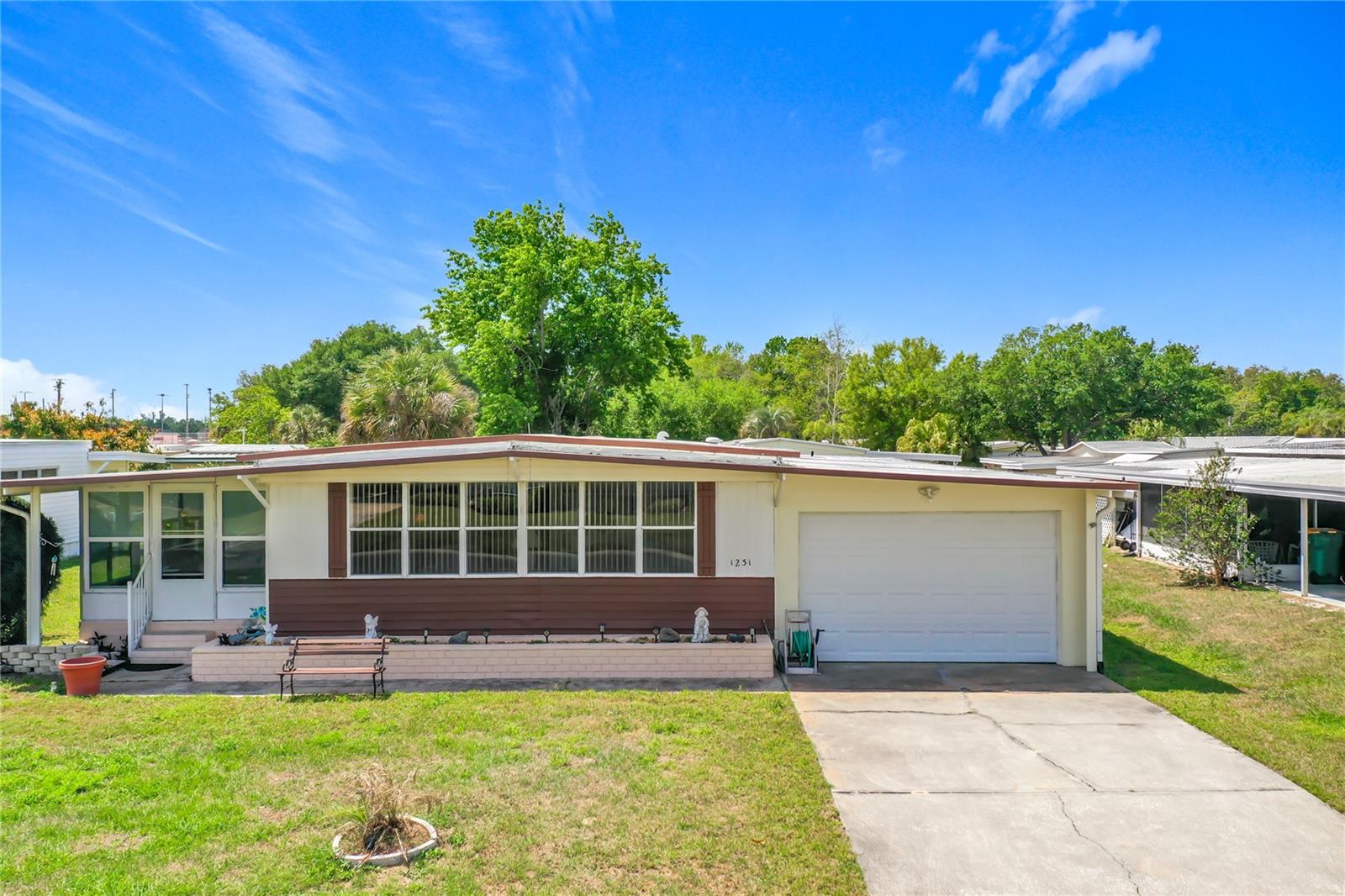 1231 ELKHART CIR, TAVARES, FL, 32778