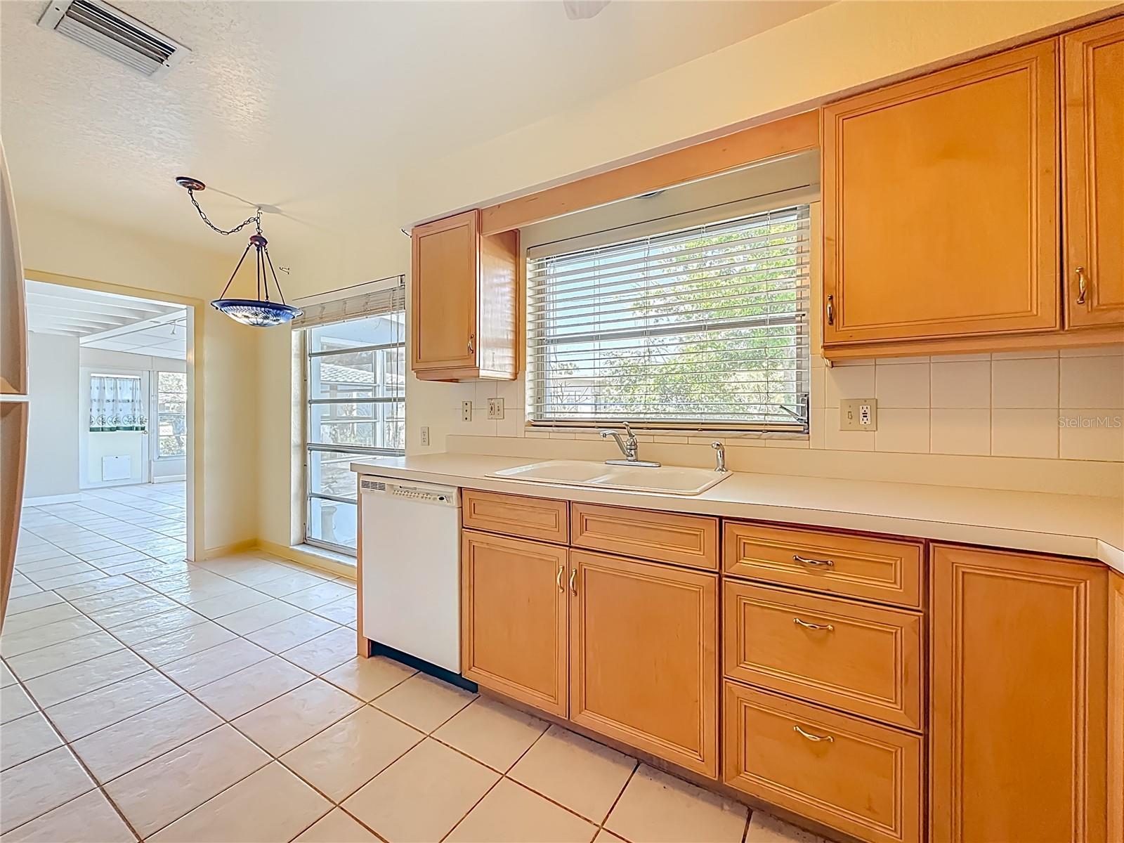 Kitchen - Eat-in Area - Bonus Room