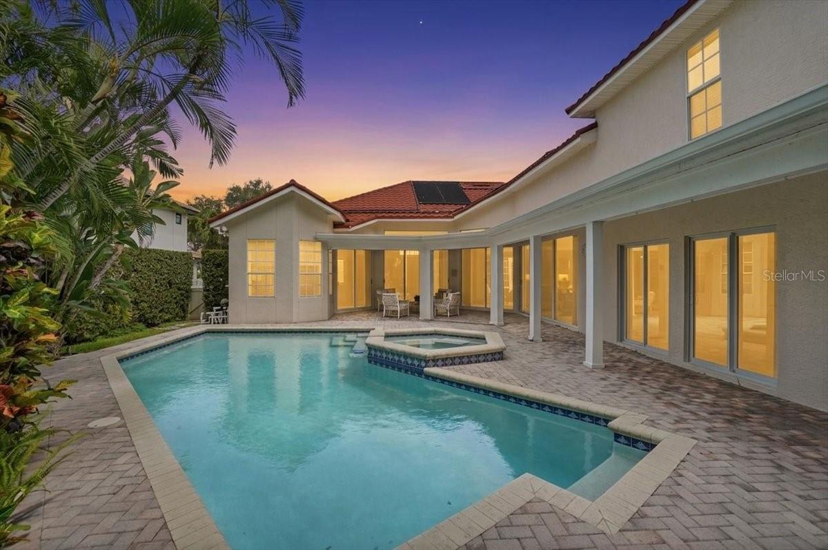 860 SAND PINE DR NE, ST PETERSBURG, FL, 33703