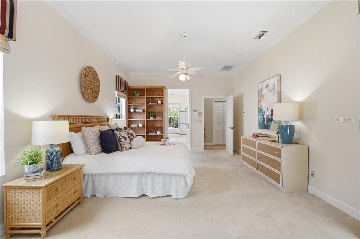 860 SAND PINE DR NE, ST PETERSBURG, FL, 33703