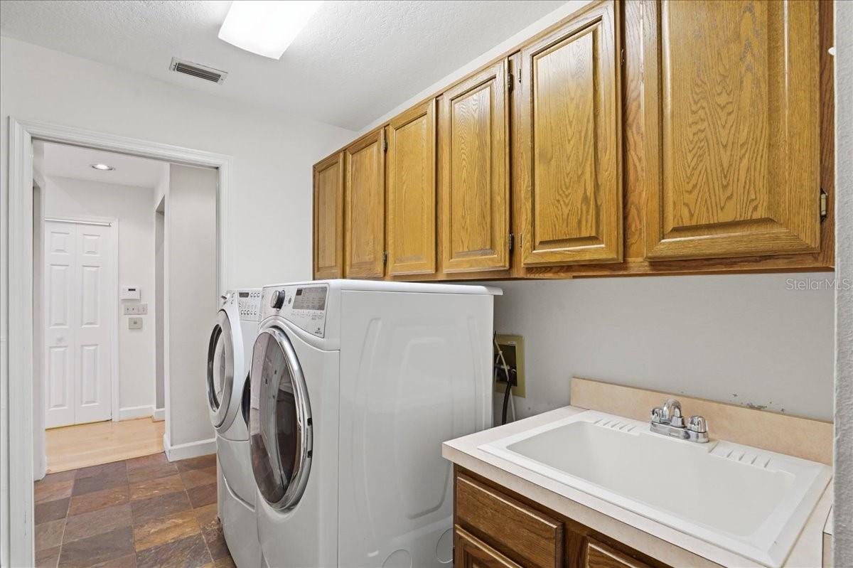 860 SAND PINE DR NE, ST PETERSBURG, FL, 33703
