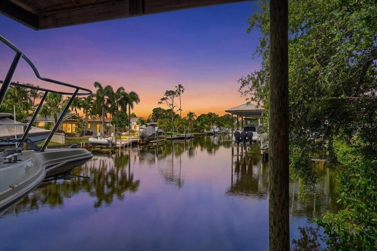 860 SAND PINE DR NE, ST PETERSBURG, FL, 33703