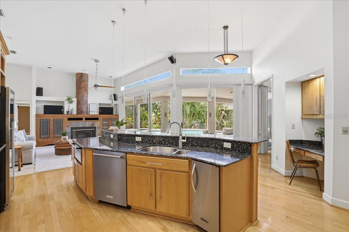 860 SAND PINE DR NE, ST PETERSBURG, FL, 33703