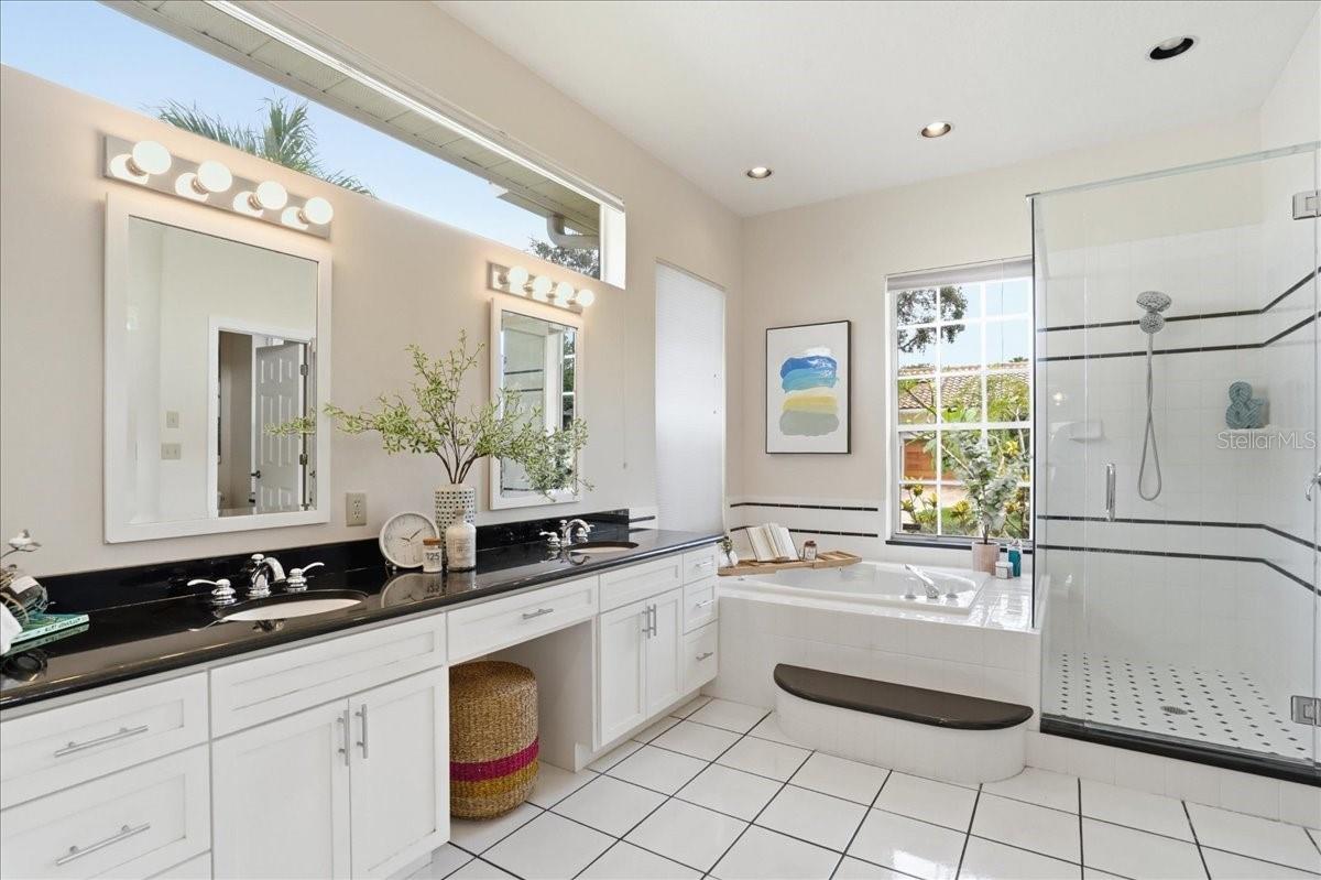 860 SAND PINE DR NE, ST PETERSBURG, FL, 33703