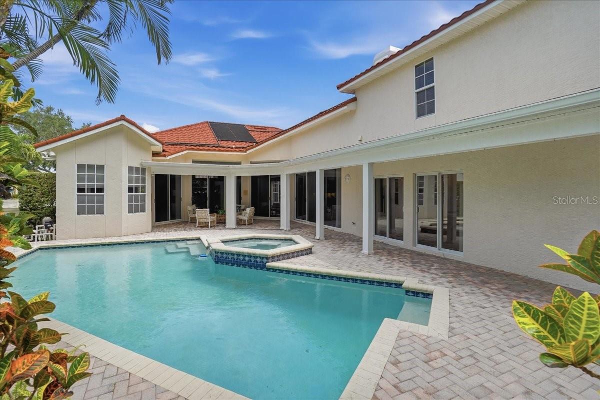 860 SAND PINE DR NE, ST PETERSBURG, FL, 33703