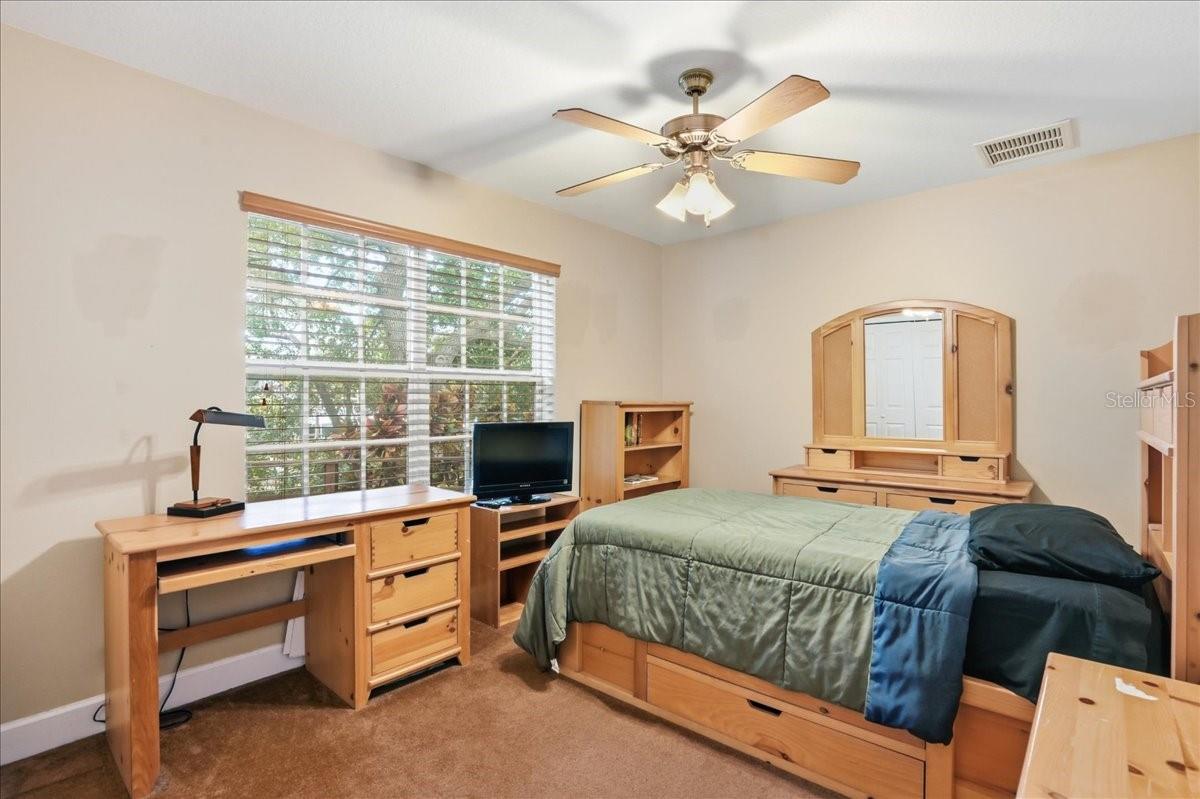 860 SAND PINE DR NE, ST PETERSBURG, FL, 33703
