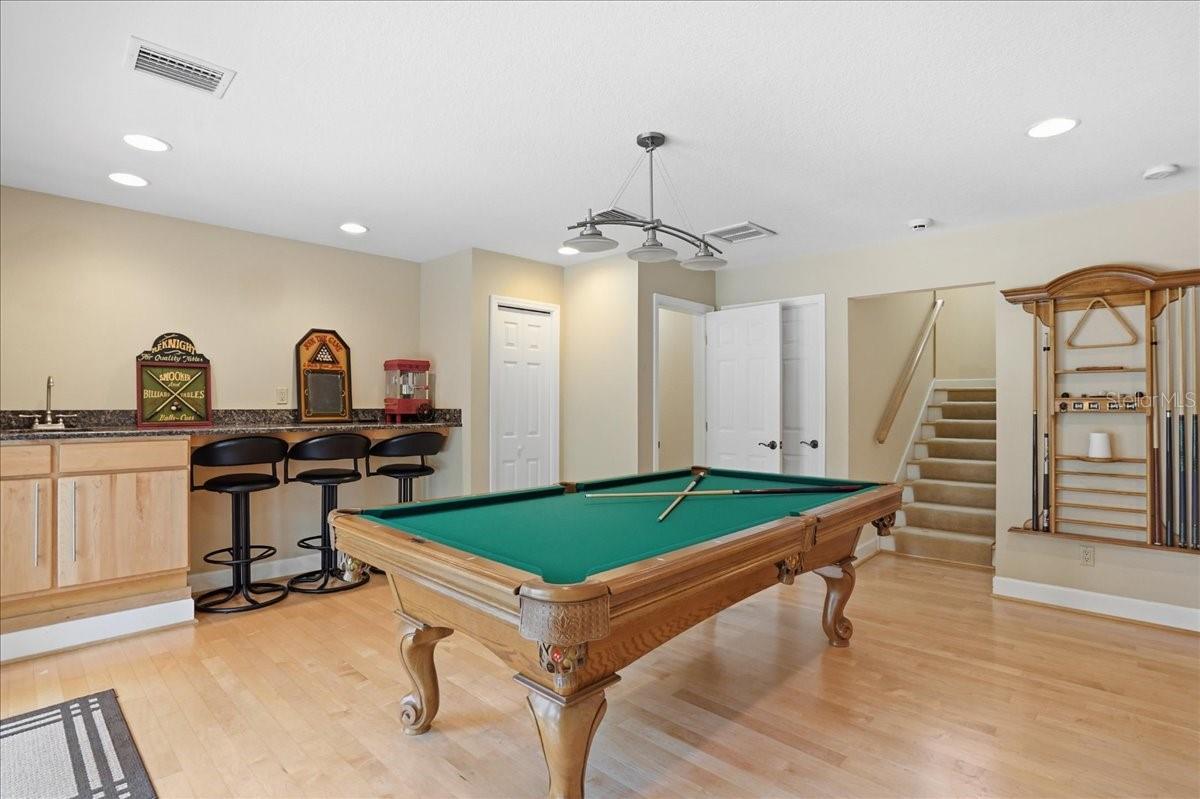 860 SAND PINE DR NE, ST PETERSBURG, FL, 33703