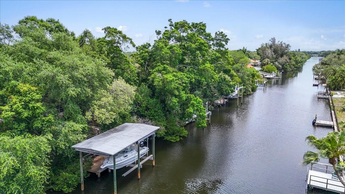 860 SAND PINE DR NE, ST PETERSBURG, FL, 33703